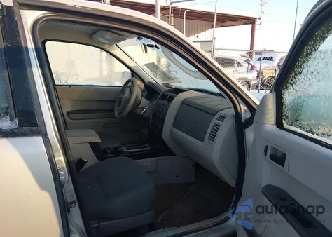 2010 Ford Escape Xls z USA, uszkodzony, nr VIN 1FMCU9C72AKC29716